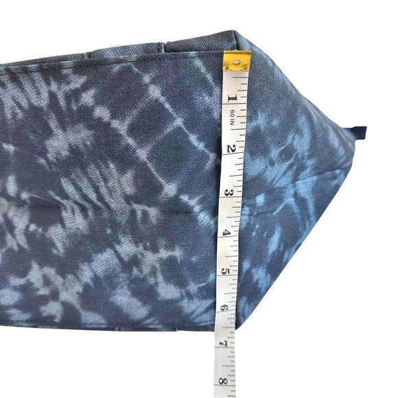 Victoria’s Secret NWT Tie Dye Blue Large Weekender Zipper Tote Shoulder Bag - Picture 9 of 10